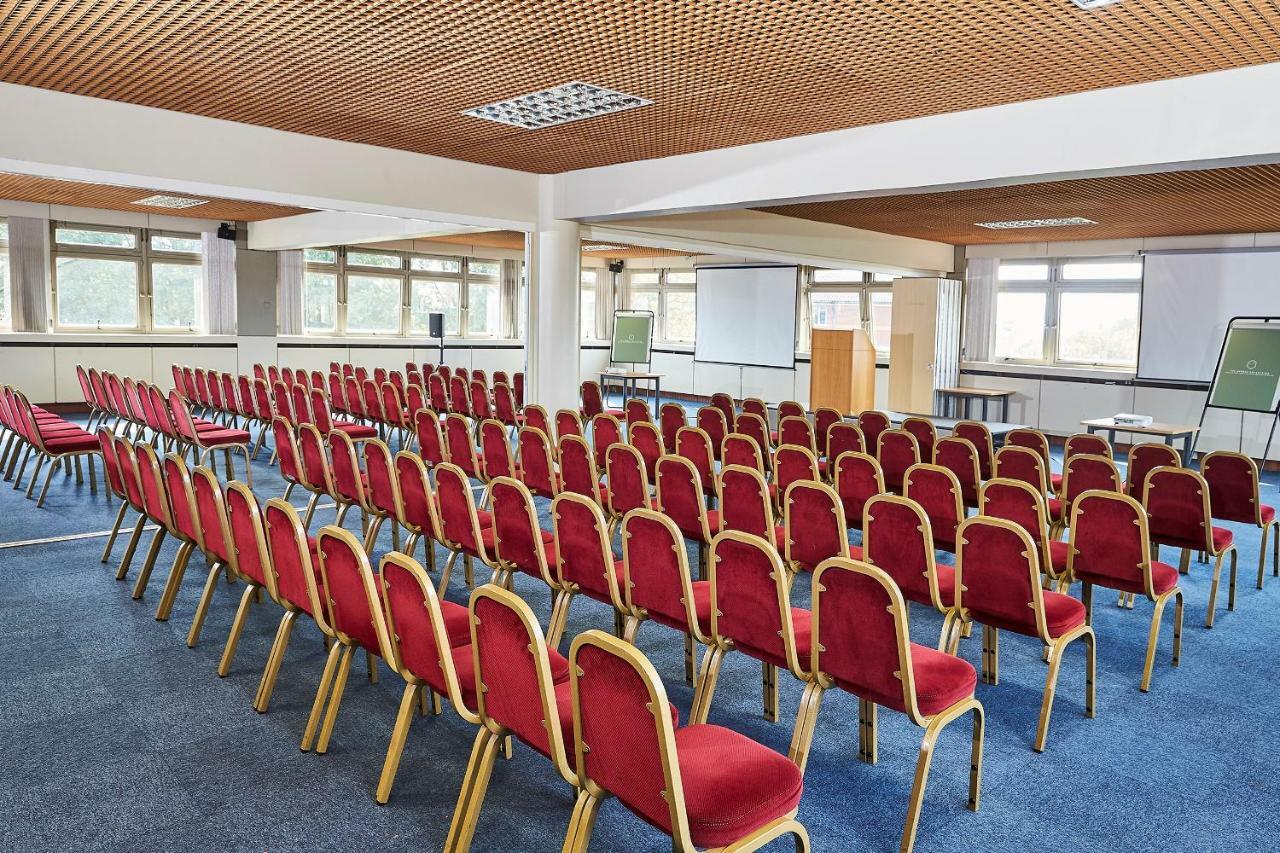 Hotel Yarnfield Park Training And Conference Centre Stone  Zewnętrze zdjęcie