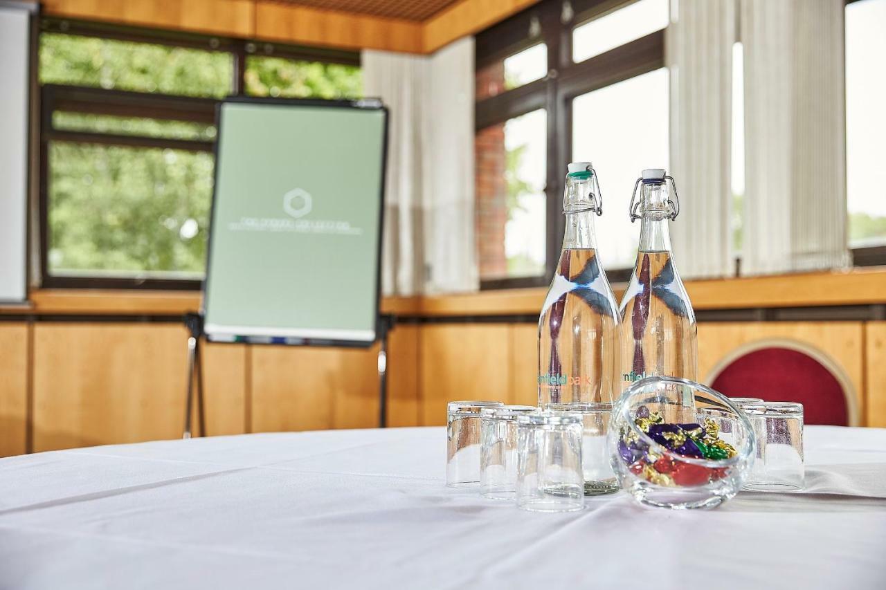 Hotel Yarnfield Park Training And Conference Centre Stone  Zewnętrze zdjęcie